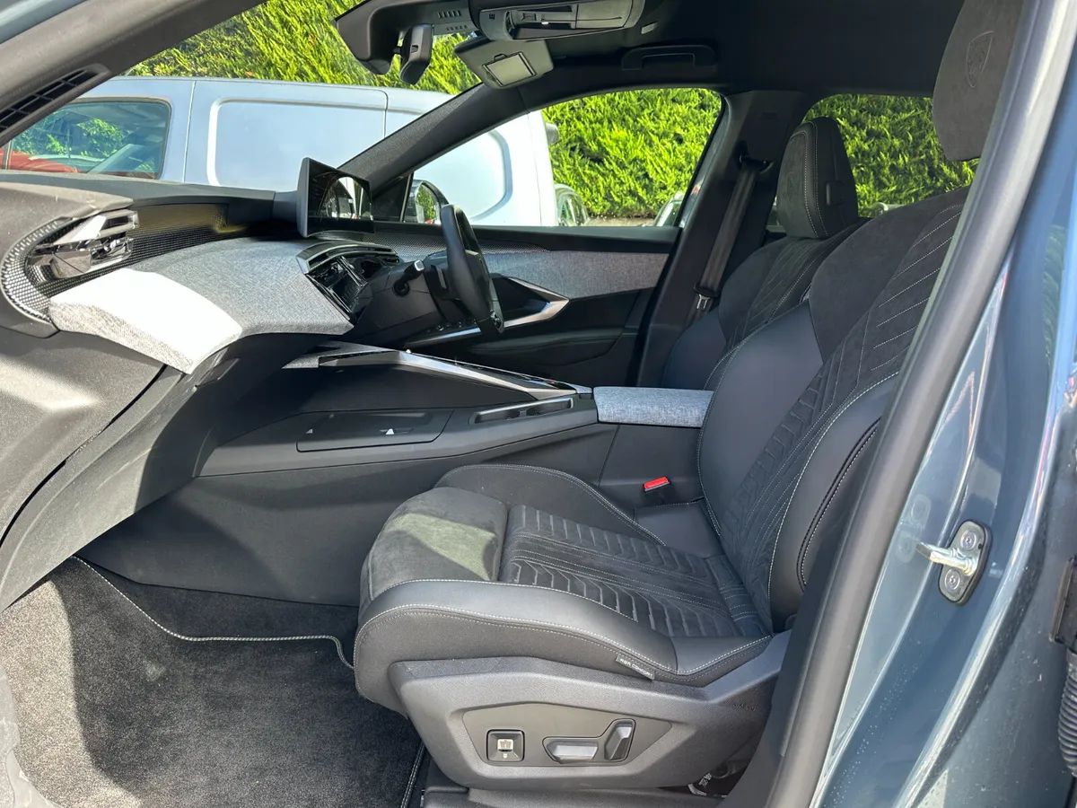 Peugeot 5008 1.2 Hybrid 145bhp E-DCS6 GT Exclusive - Image 5