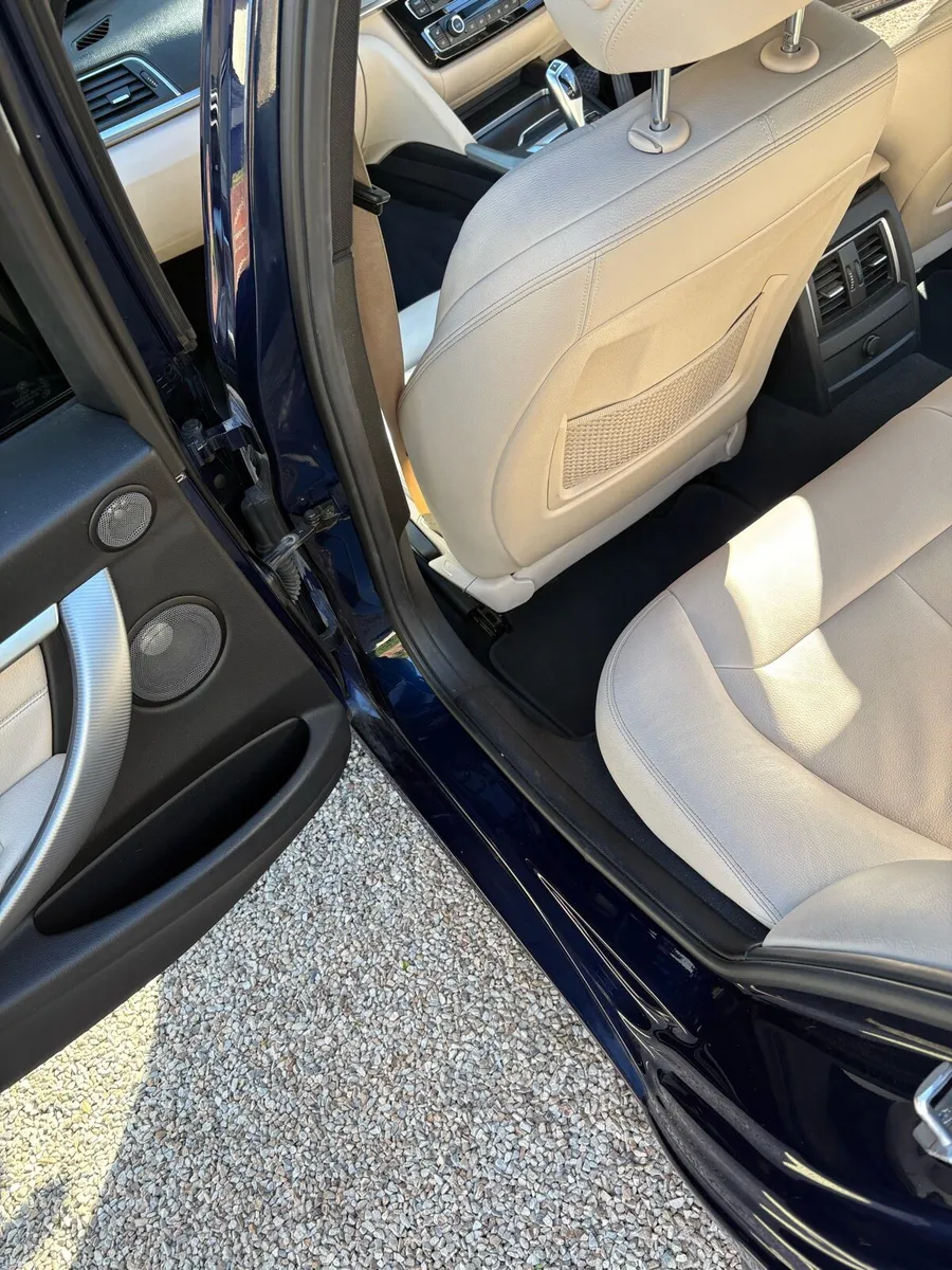 BMW 330e , Xdrive, shadow edition , M SPORT - Image 3