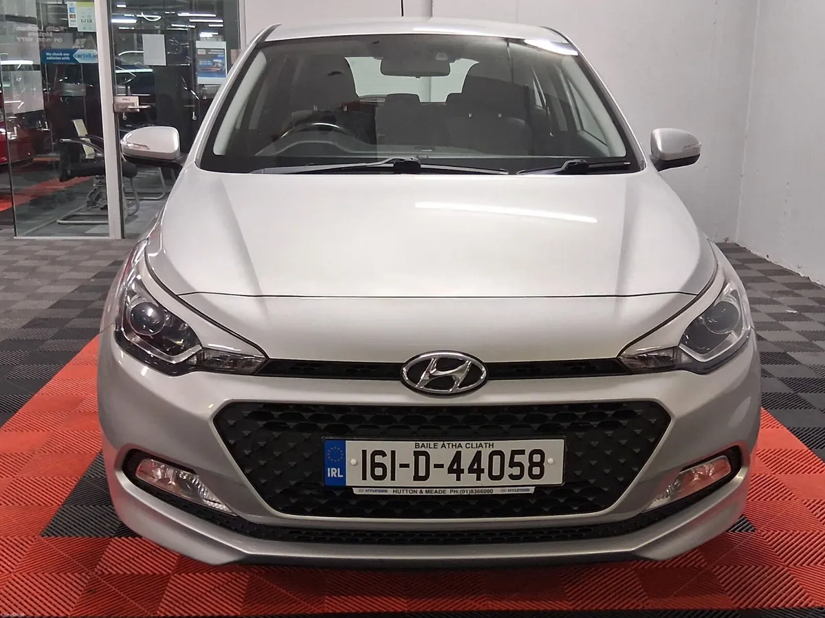 2016 Hyundai i20 **ONLY 84KMS - DELUXE** - Image 3