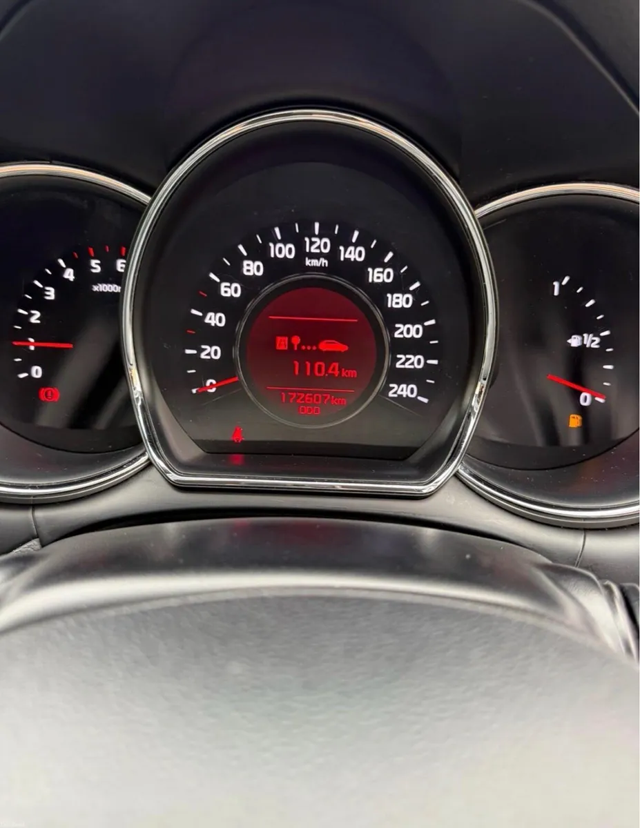 LOW KMS - KIA CEED STATE DIESEL - Image 5