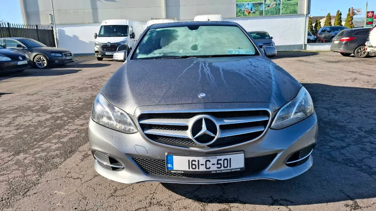 Mercedes 220  E class - Image 1