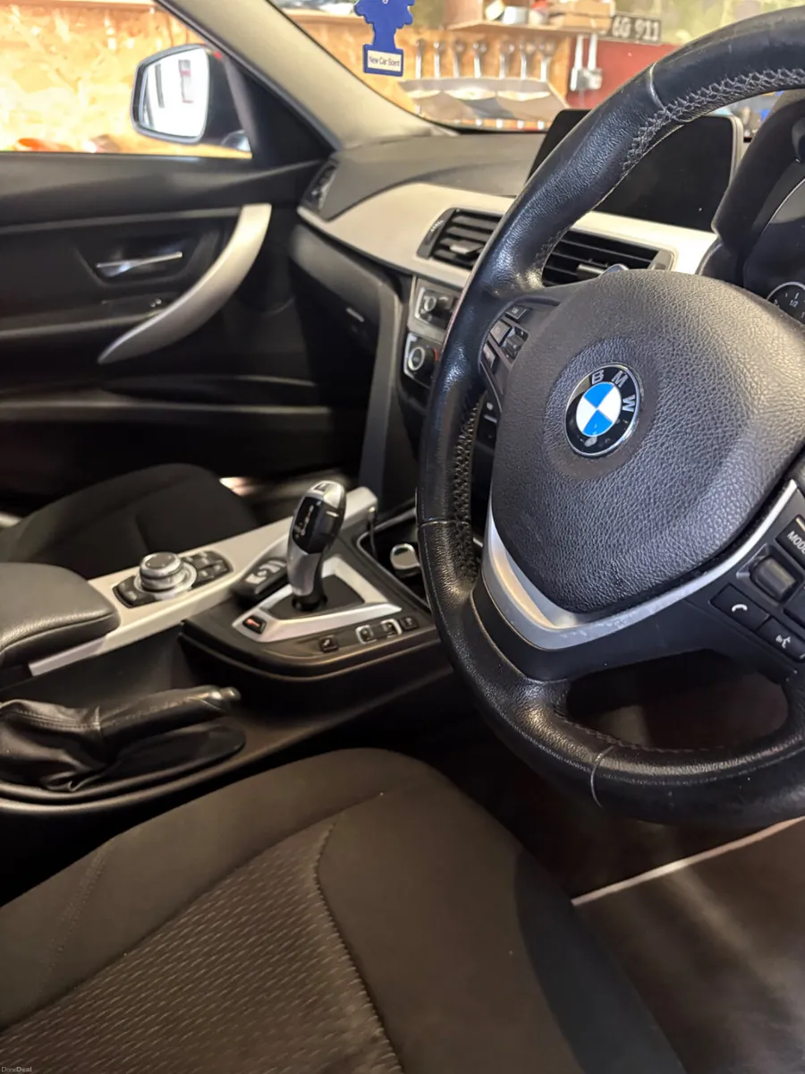 BMW 3-Series 2017 Automatic - Image 5