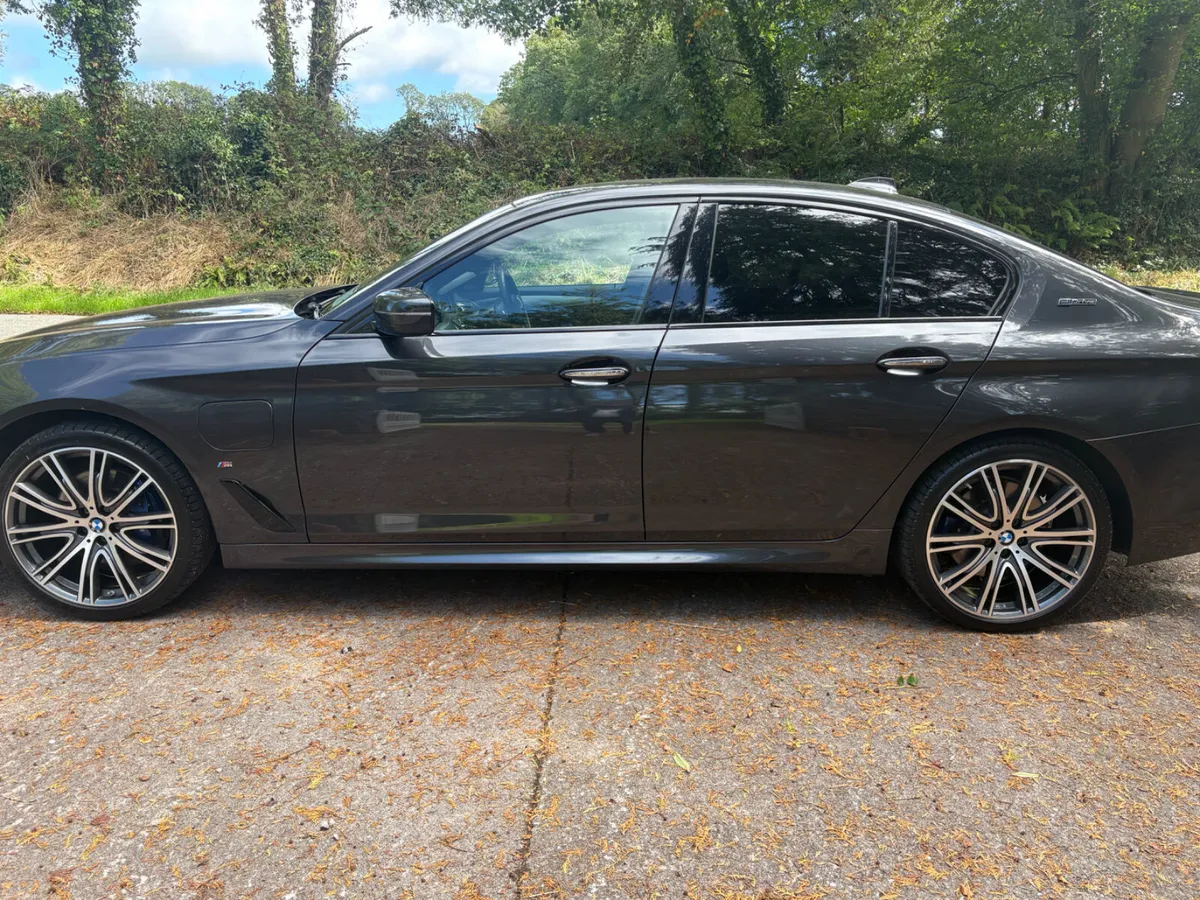 BMW 5-Series 2018 M-SPORT 530e - Image 6