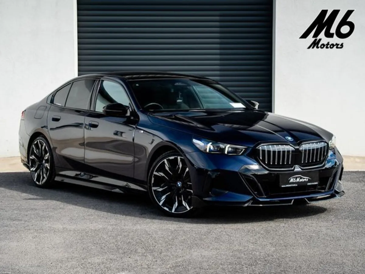 BMW 5-Series 530E M SPORT Pan roof + COMFORT Pack - Image 1