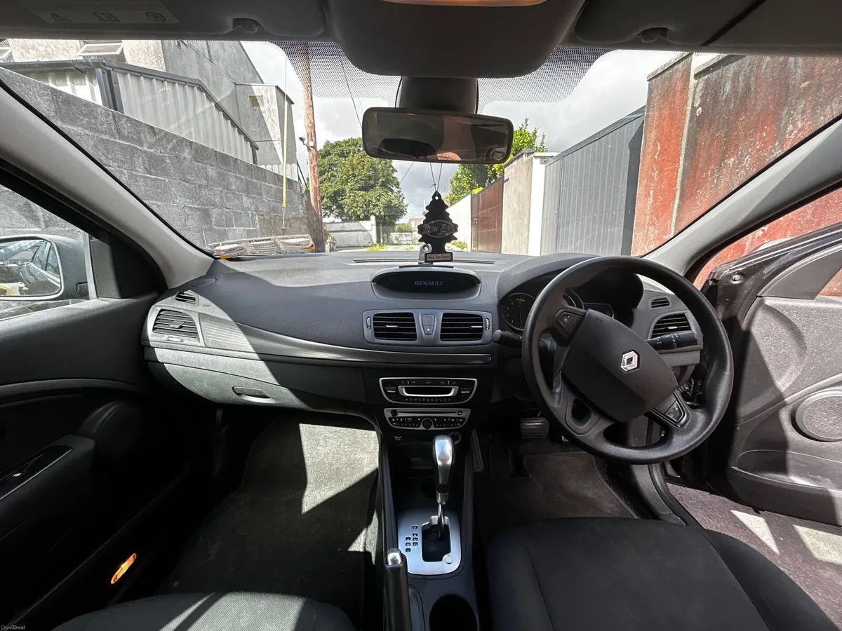 Renault Fluence 2012 - Image 2