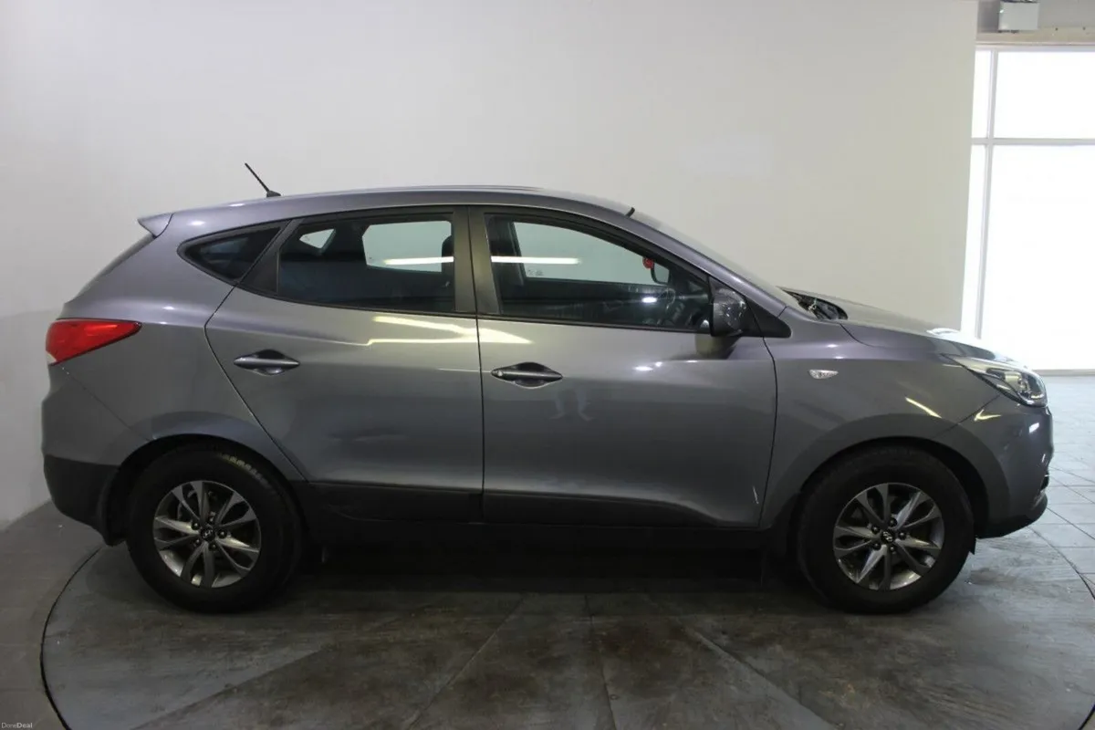 Hyundai ix35 1.7 Diesel Comfort 2WD - TENDER 18 - Image 2