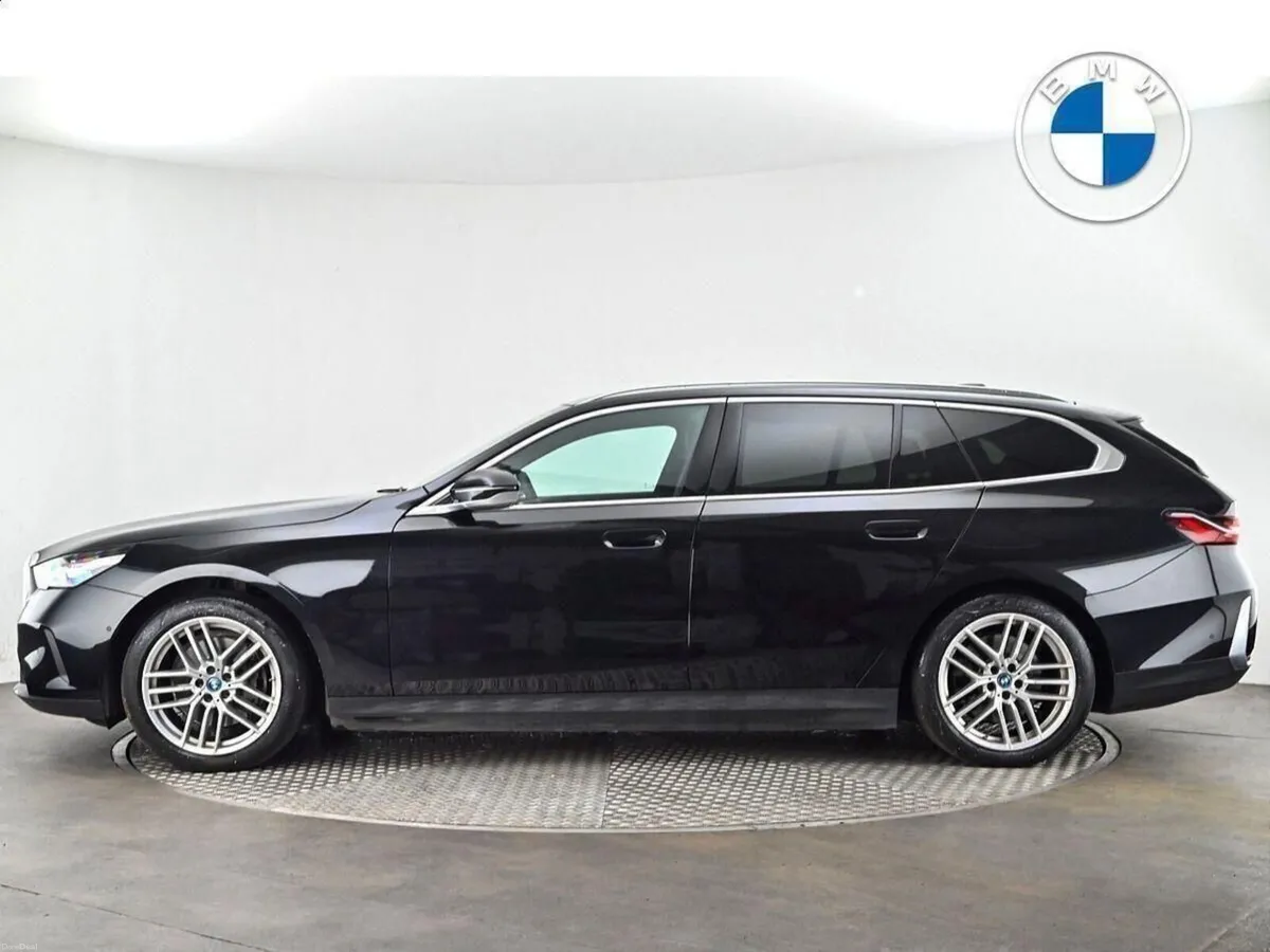 BMW i5 eDrive40 Sport Edition Touring - Image 3
