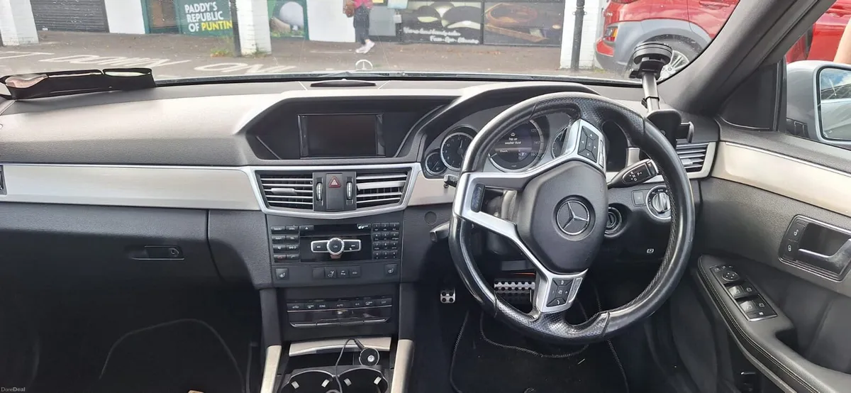 Mercedes - Image 1