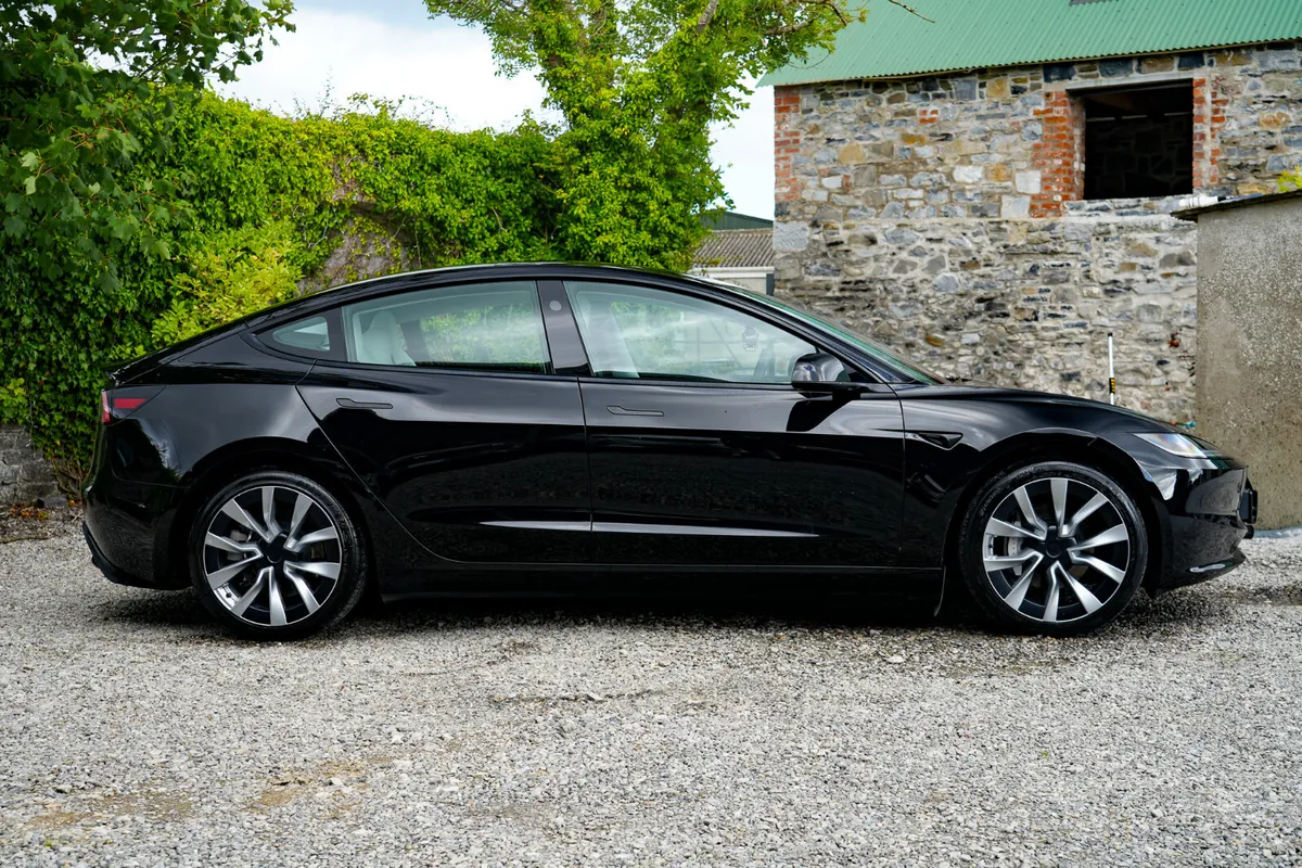 2024 Tesla Model 3 LONG RANGE  Dual Motor AWD - Image 6