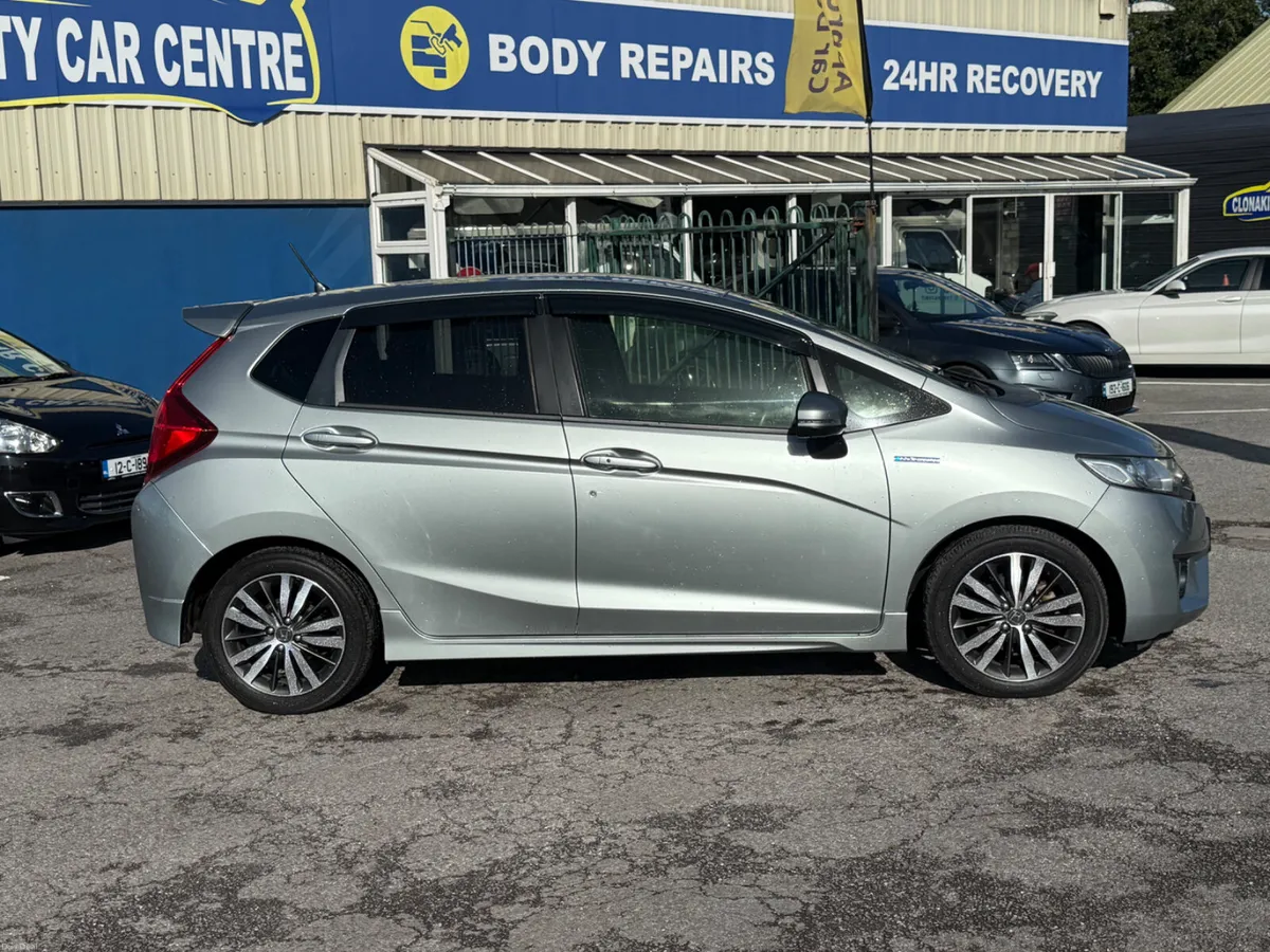 Low Mileage Honda Fit Self Charge Hybrid Auto - Image 5