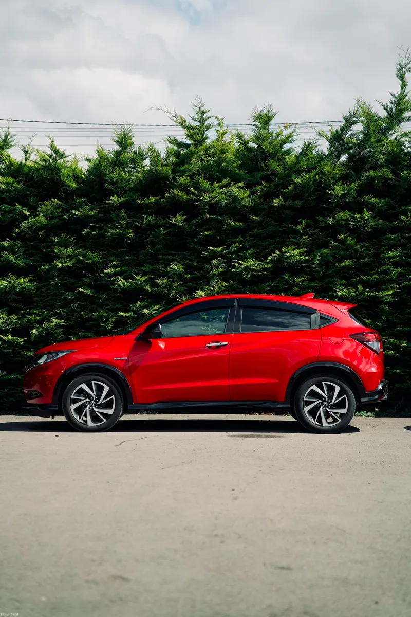 Honda Vezel RS Hybrid 2017 | Sporty Hybrid SUV - Image 2