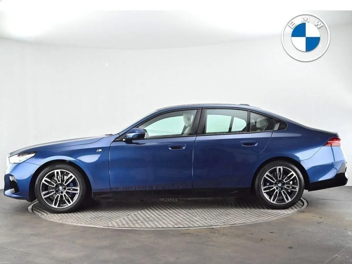 BMW 5-Series 520i M Sport Saloon - Image 3