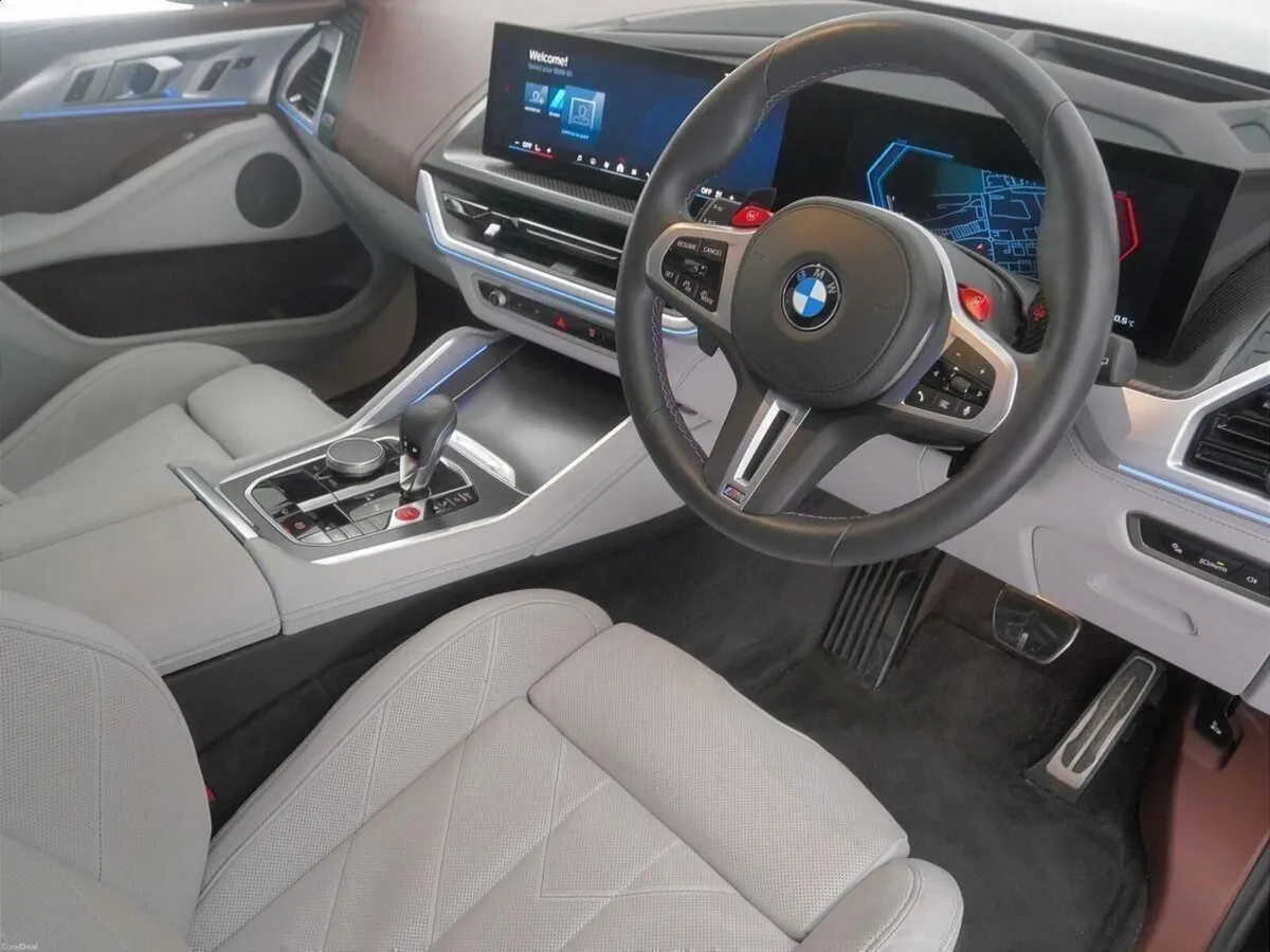 BMW XM 50e - Image 6