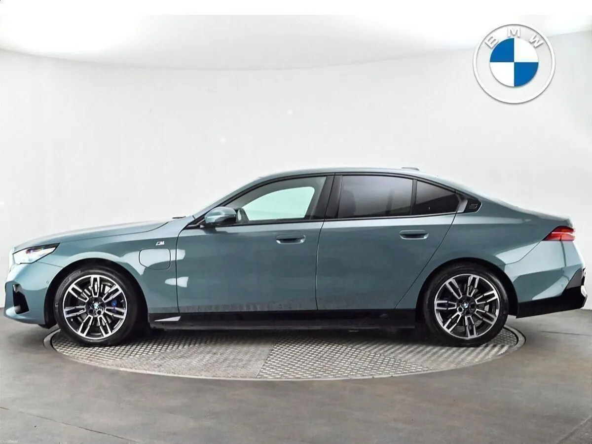 BMW 5-Series 530e M Sport Saloon - Image 3