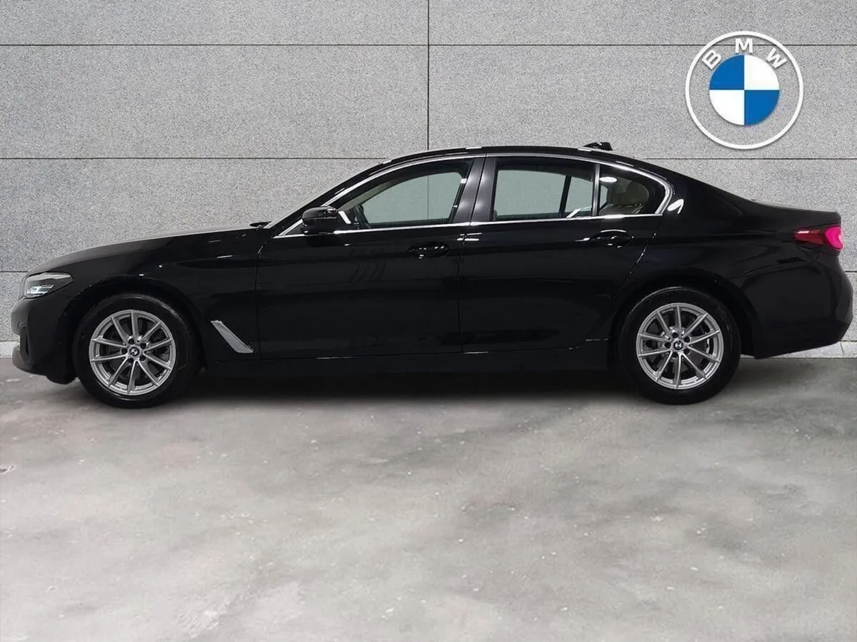 BMW 5-Series 520d SE Saloon - Image 3