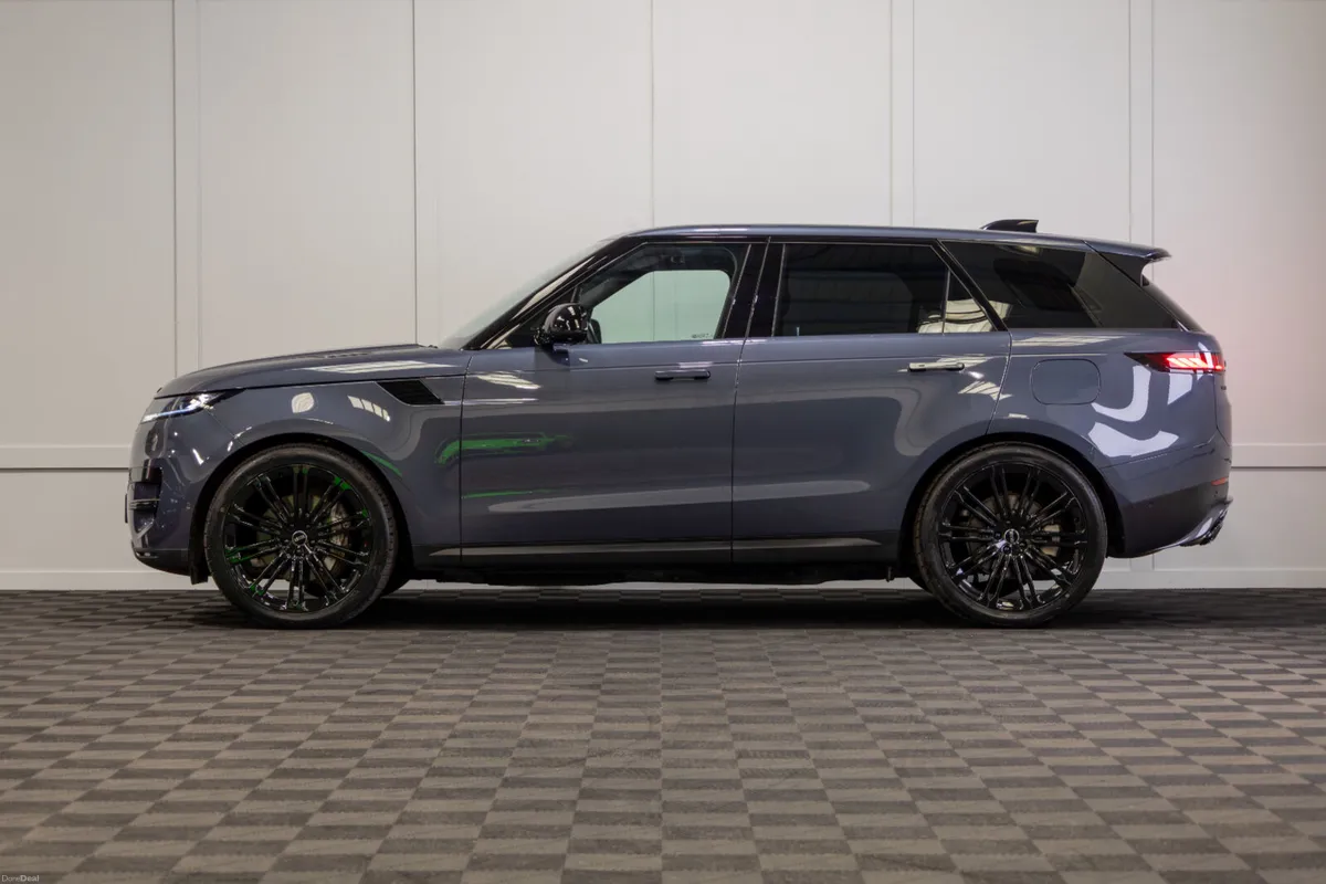 2025 Range Rover Sport P460e Dynamic SE *Pan Roof - Image 3