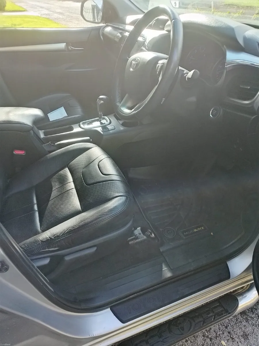 Toyota Hilux 2017 automatic - Image 5