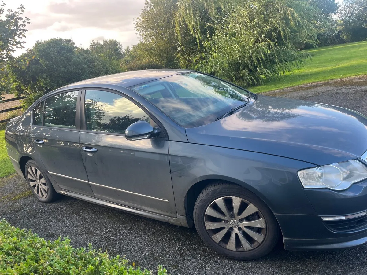 Volkswagen Passat 2010 - Image 3