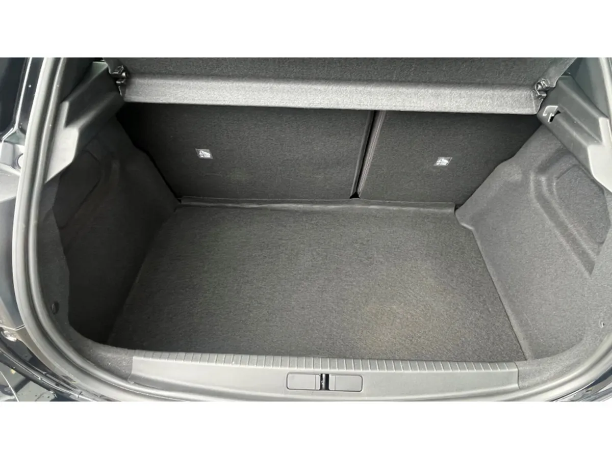 Opel Corsa ELEGNCE 1.2 75HP * Low Low Kms * - Image 4