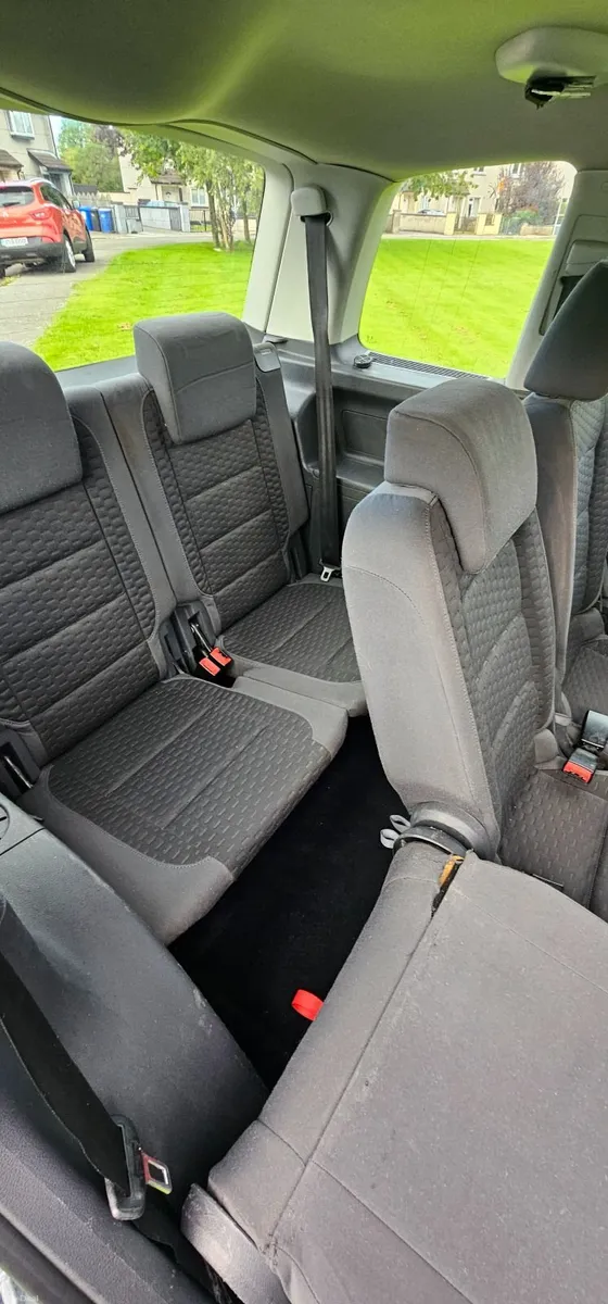 Volkswagen Touran 2007 - Image 2