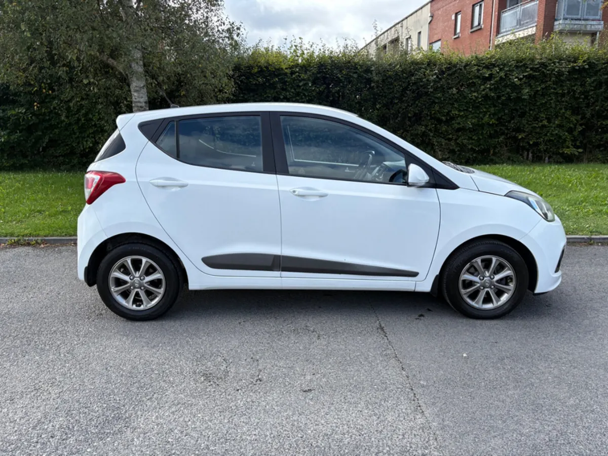 Hyundai i10 DELUXE AUTO 4DR - Image 5