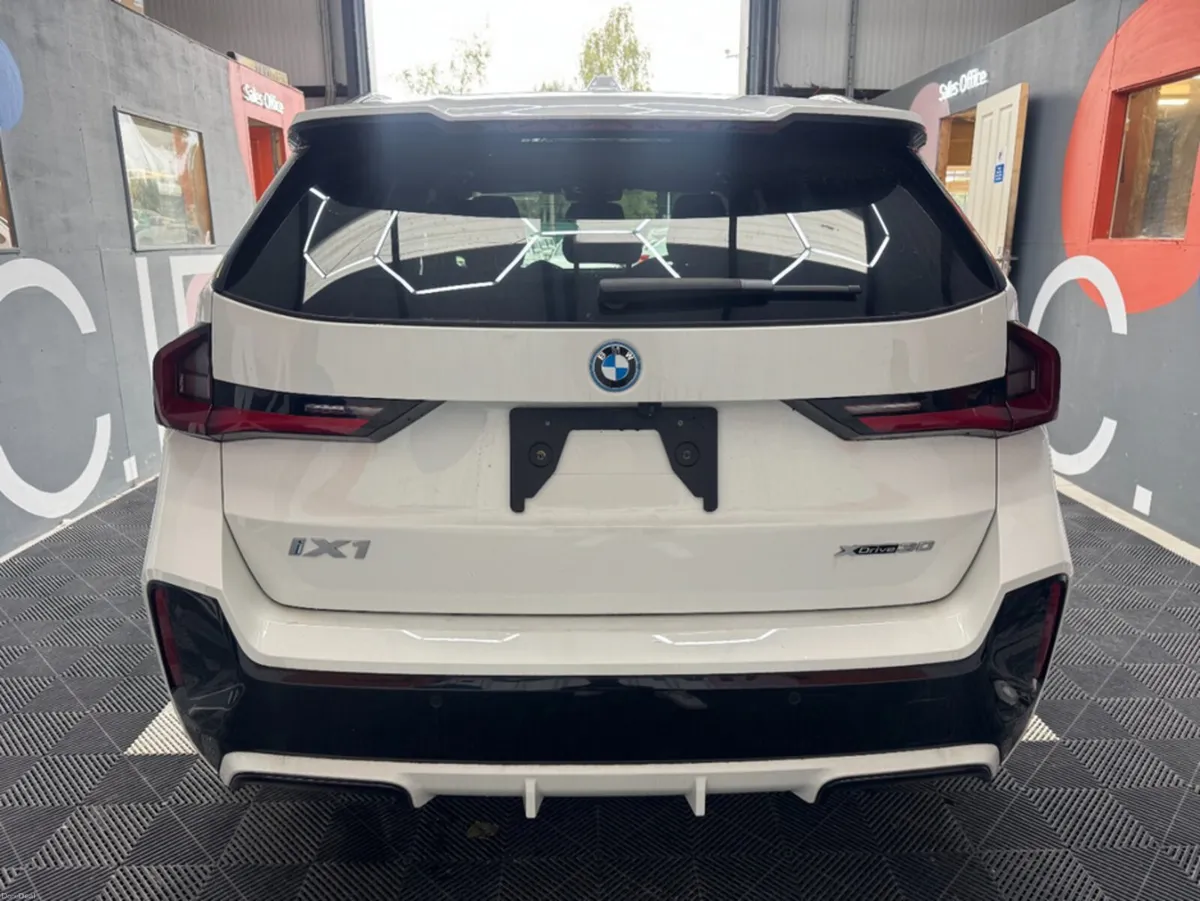 BMW iX1 2023 BMW IX1 4WD XDRIVE 30 M-SPORT AUTOMAT - Image 4