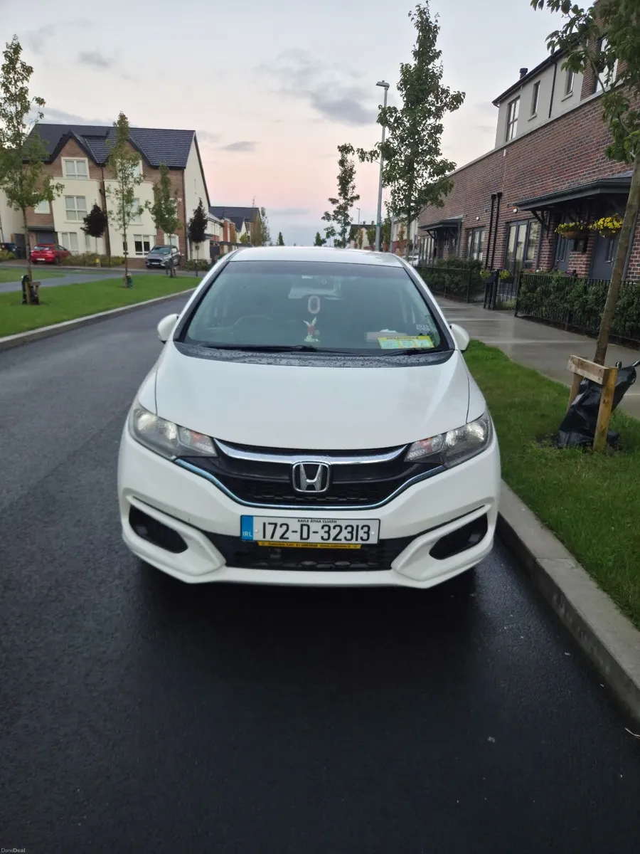 Honda Fit 2017 - Image 2