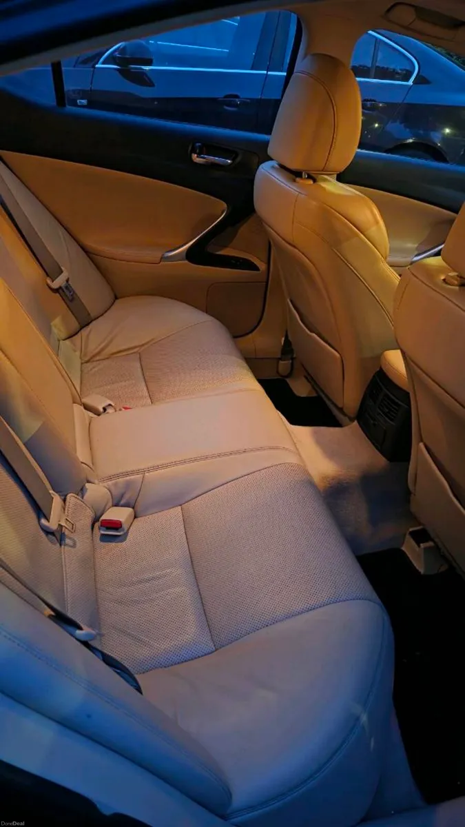 Lexus IS220D - Image 3