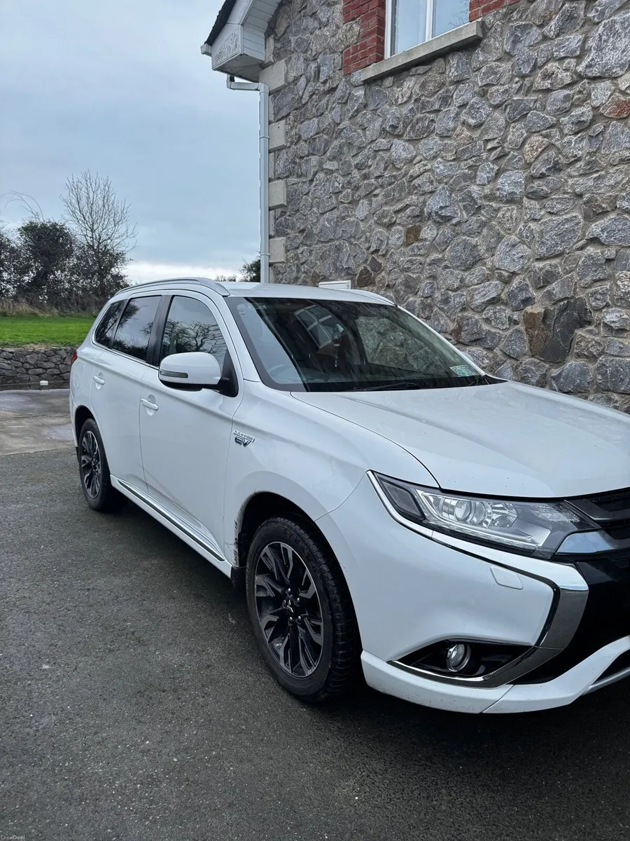 Mitsubishi Outlander 2017 - Image 1