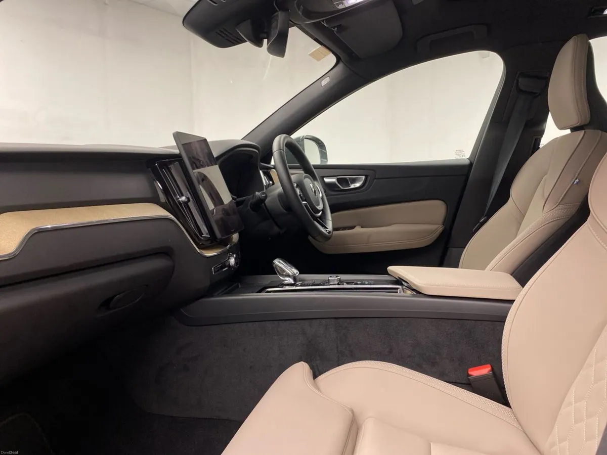 Volvo XC60 T6 AWD PHEV Plus Bright - Image 2