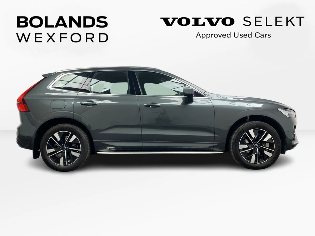 Volvo XC60 T6 AWD PHEV Plus Bright - Image 4