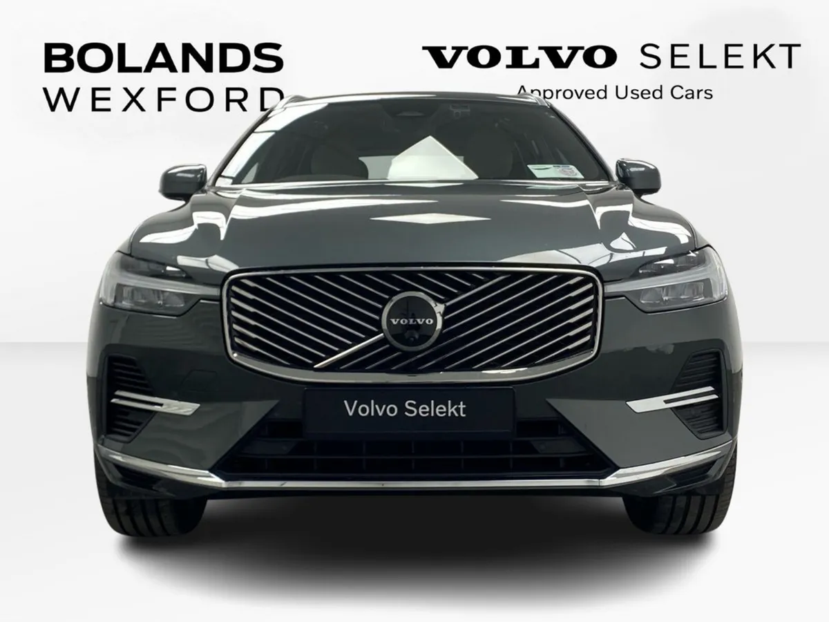 Volvo XC60 T6 AWD PHEV Plus Bright - Image 2