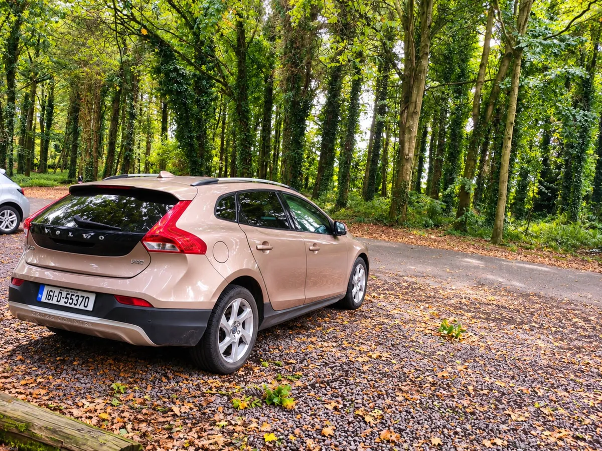 Automatic Volvo V40 cross country - Image 2