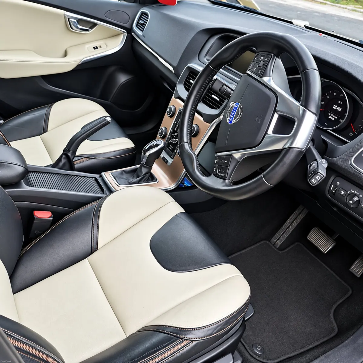 Automatic Volvo V40 cross country - Image 5