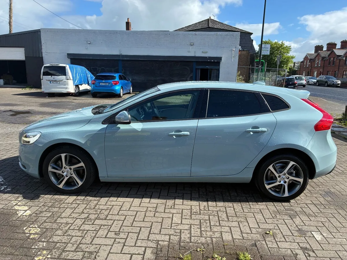 Volvo V40 2018 2.0D  AUTO NCT04/28 - Image 4