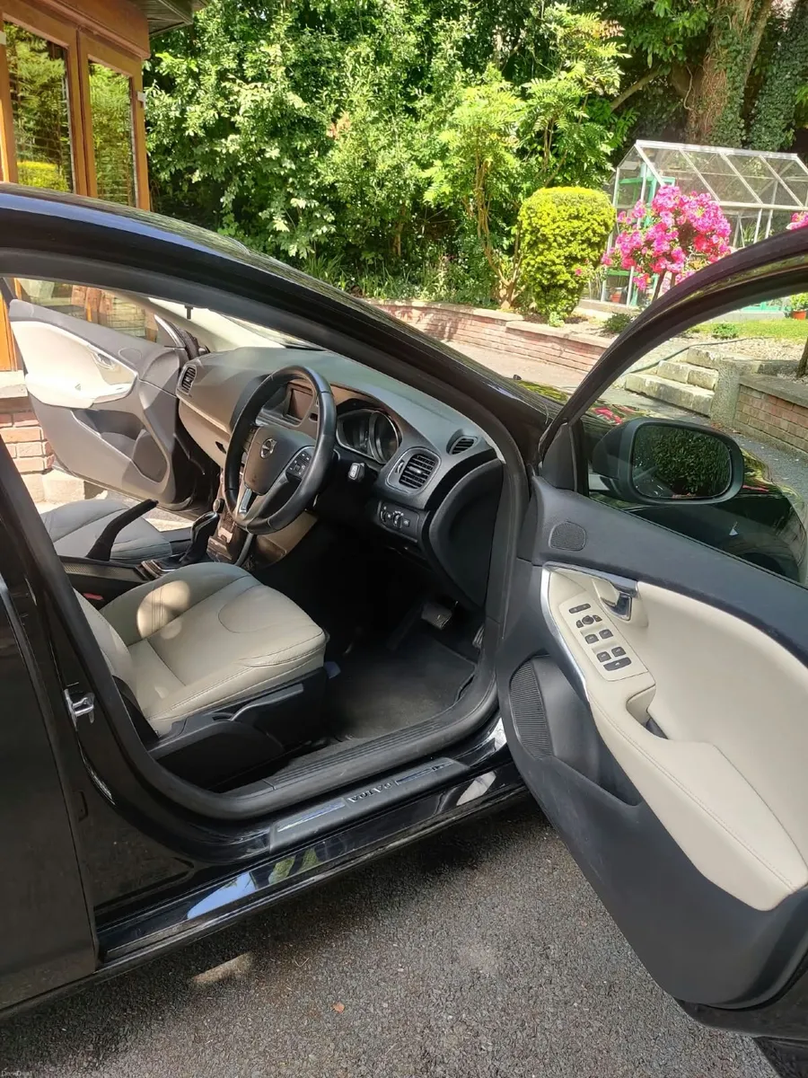 Volvo V40 2020 - Image 3