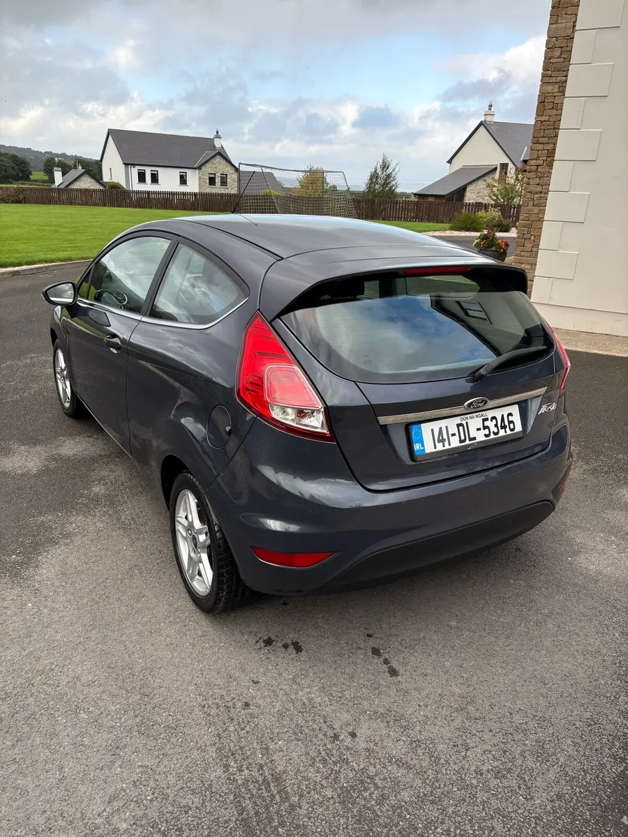 2014 Ford fiesta - Image 2