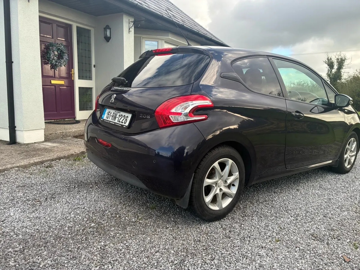 Peugeot 208 … starter car - Image 5