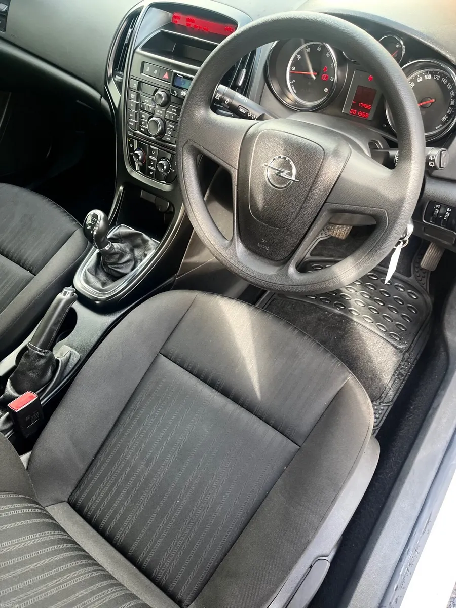 2014 Opel Astra 1.4 Petrol NCT 10/27 Low Miles - Image 6