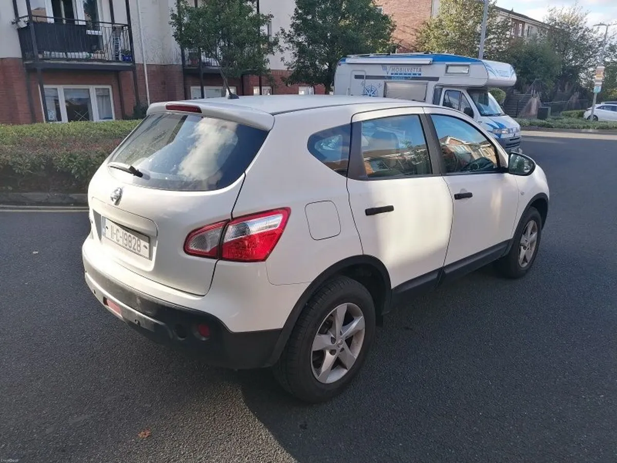 Nissan Qashqai 1.6 petrol, NCT & TAX. €2950 - Image 4