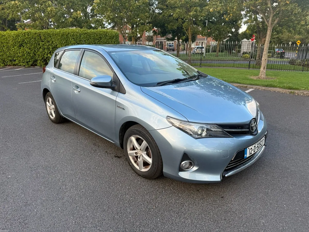 Toyota Auris hybrid - Image 1