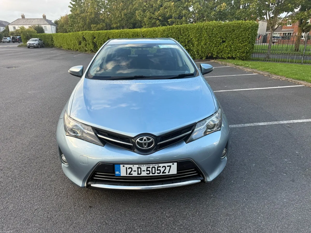 Toyota Auris hybrid - Image 2