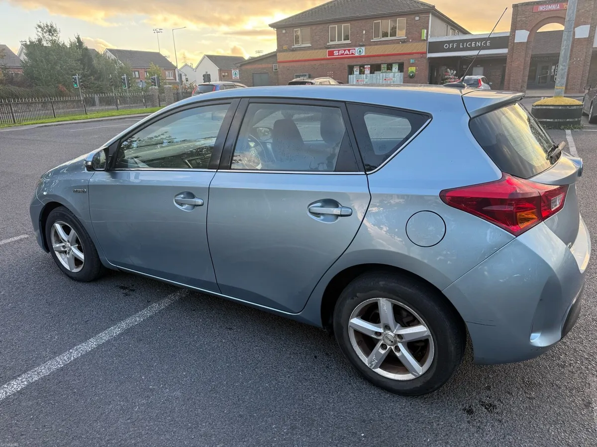 Toyota Auris hybrid - Image 4