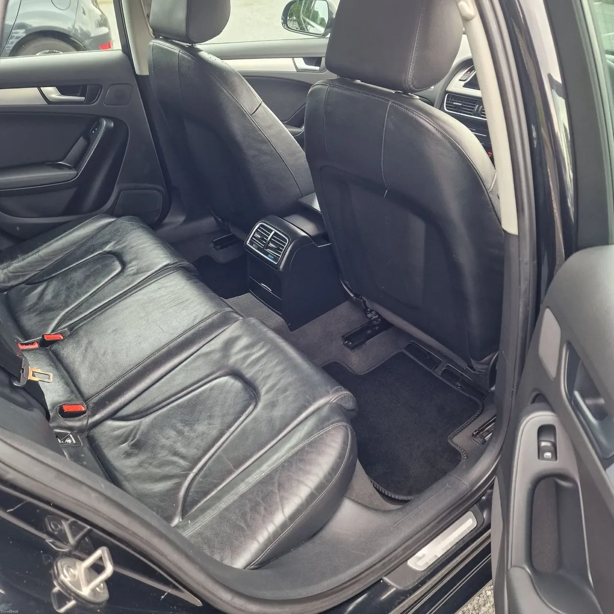 Audi A4 2010 - Image 6