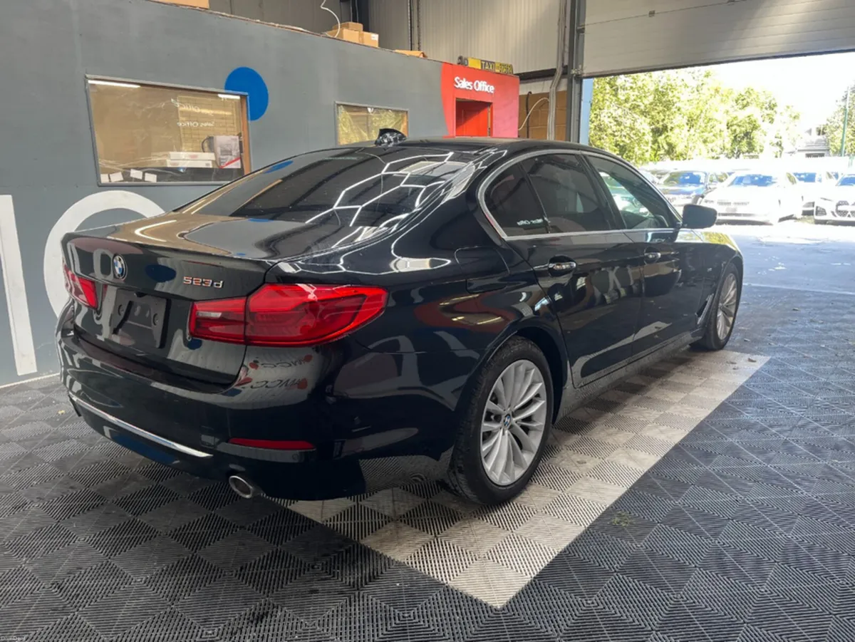 BMW 5-Series 2017 BMW 5 4d 523D LUXURY AUTOMATIC / - Image 3