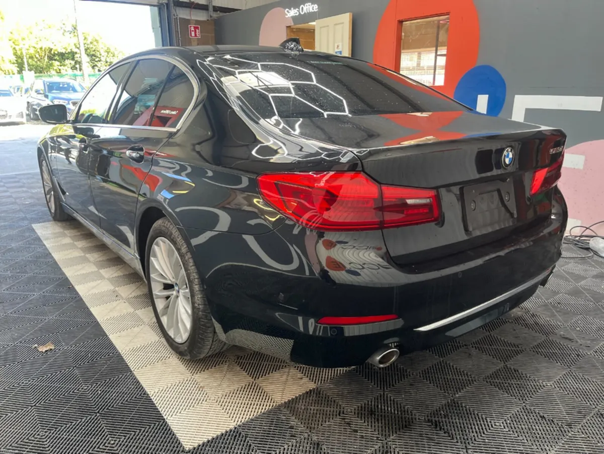 BMW 5-Series 2017 BMW 5 4d 523D LUXURY AUTOMATIC / - Image 5
