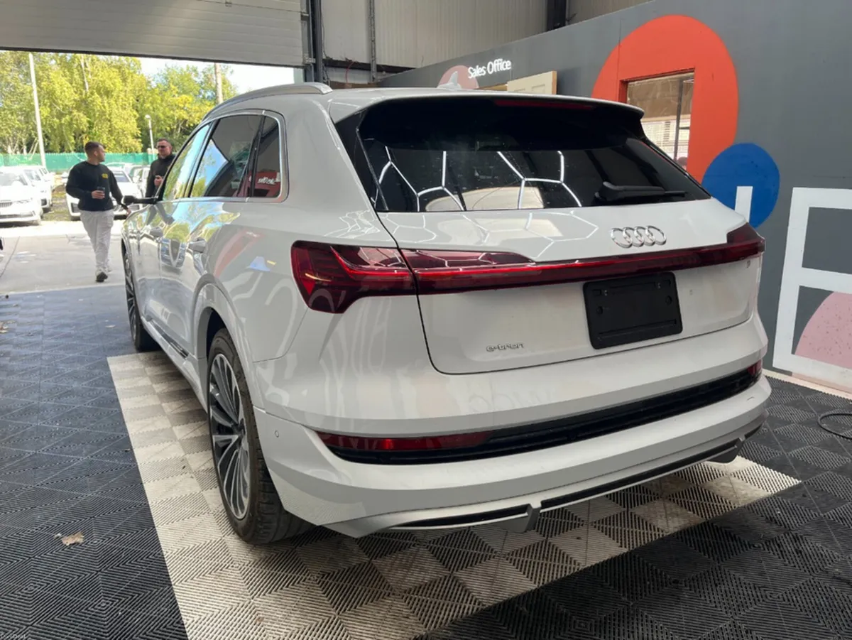 Audi e-tron 2023 AUDI E-TRON 4wd QUATTRO S LINE AU - Image 6