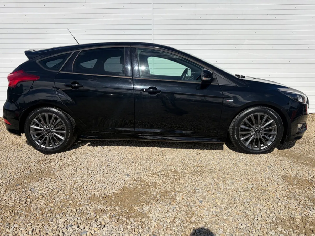 Ford Focus 1.0 ST-LINE ECOBOOST 125 125PS 5DR AUTO - Image 3