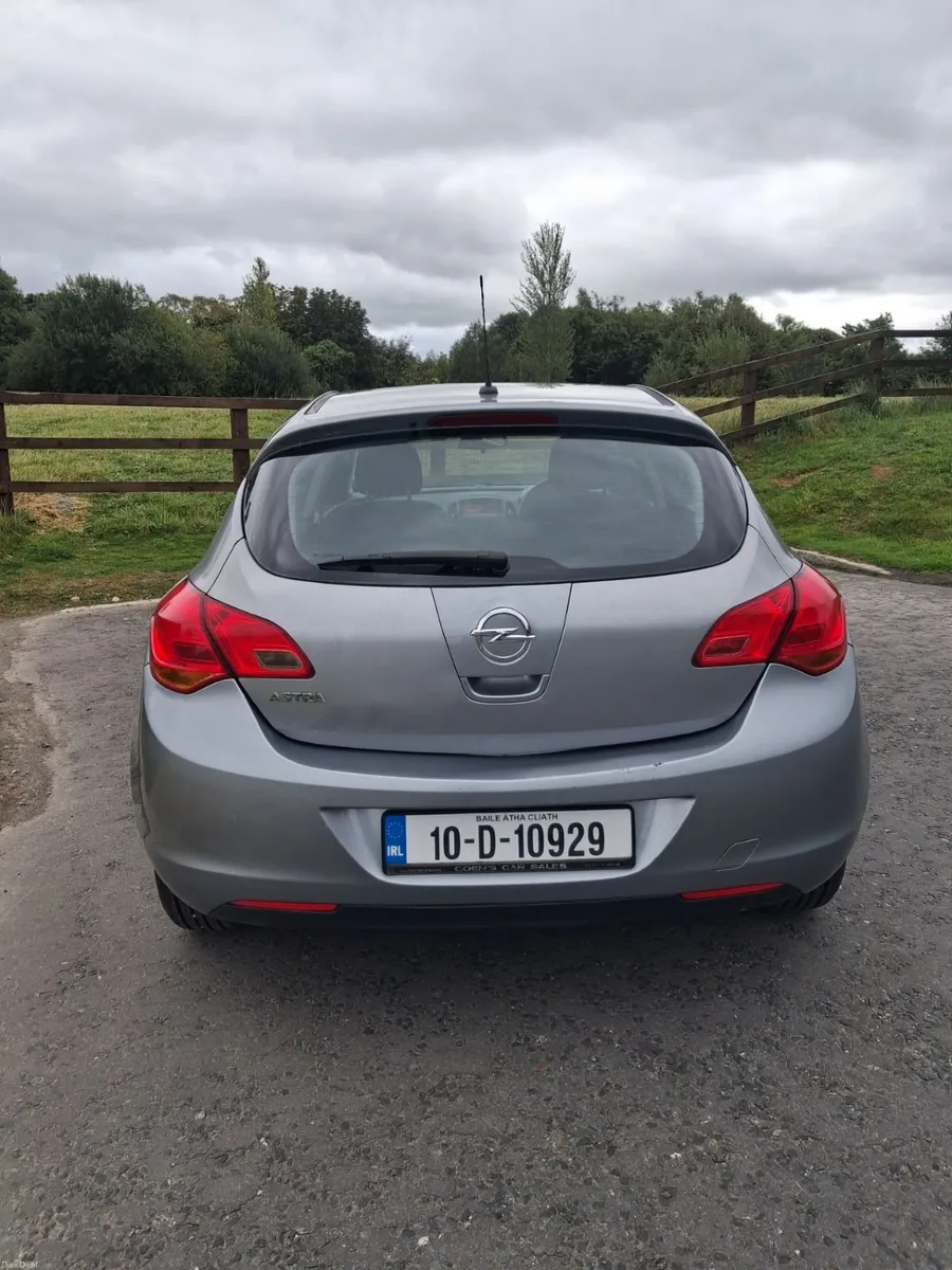 Opel Astra J 2010 - Image 3