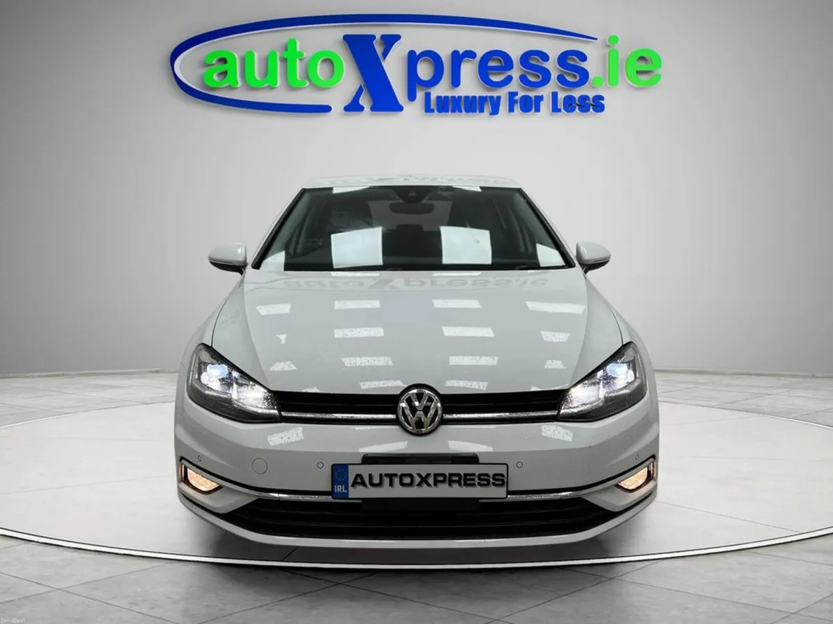 Volkswagen Golf 1.2 TSI Automatic, reversing camer - Image 3